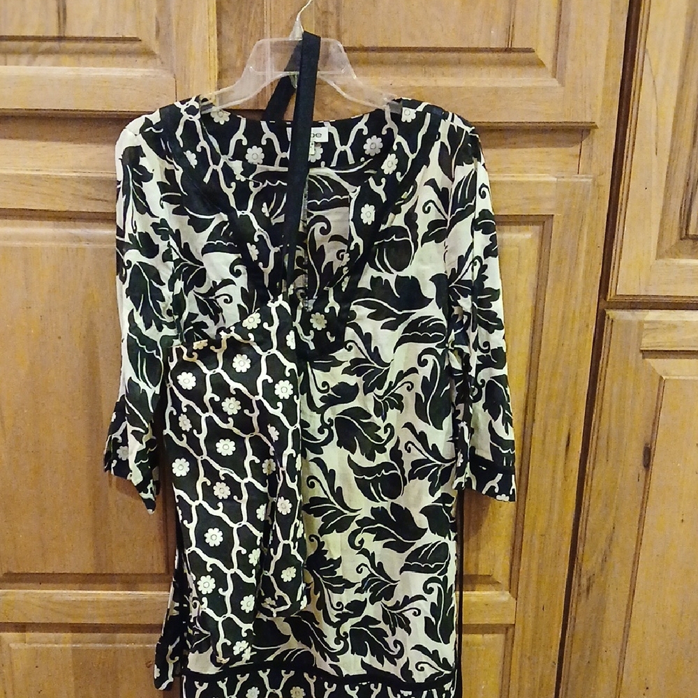 Bebe Black and White Patterned Bathing Suit  Covering W/ Tote Bag Size L